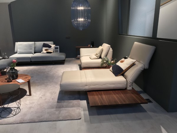 Modernes Sofa kaufen – eine kleine Kaufberatung für ein stilvolles Wohnzimmer coole sofa ideen showroom