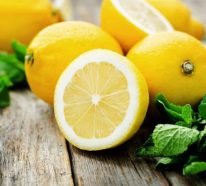 Mit diesen 5 Rezepten bereiten Sie gesundes Zitronenwasser richtig und einfach zu!