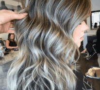 Graue Strähnen – der angesagte Haar-Trend, der dem Haar einen silbernen Touch verleiht