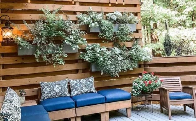 Terrassen Sichtschutz elegant aus Holz