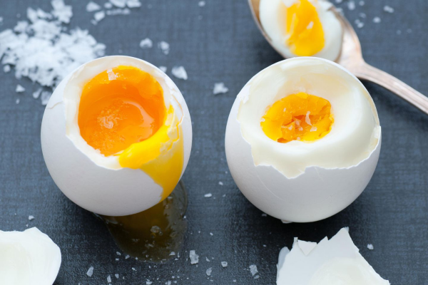 Eier haltbar gekochte Hühnereier das ganze Jahr lang zum Frühstück essen