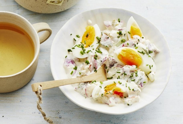 Eiersalat selber machen wenige Zutaten schnell zubereitet gekochte Eier Mayo Gewürze