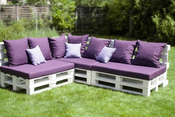 Paletten Cauch selber bauen garten tipps diy ideen lila gestrichen