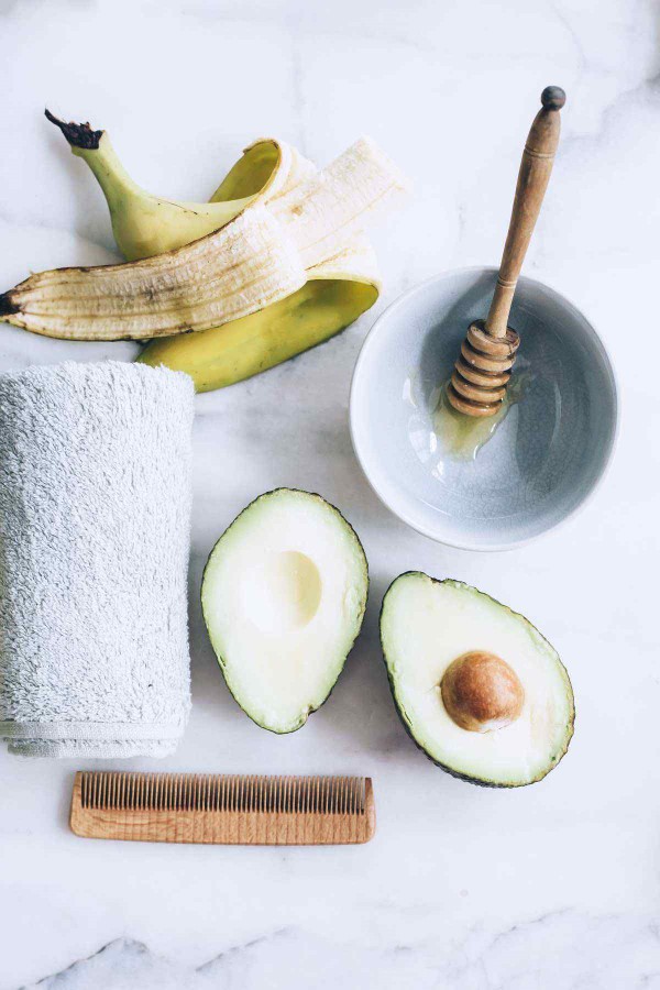 Schoenes Haar und gesunde Kopfhaut – Hausmittel gegen trockene Kopfhaut avocado banane honig haarkur maske