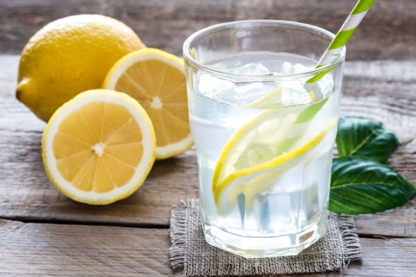 Wasser gesund Zitronenwasser