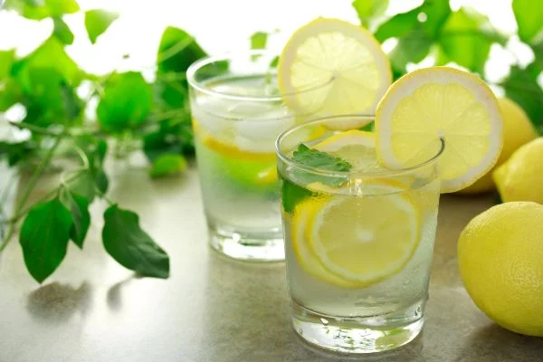 Zitronenwasser tolle Ernaehrungstipps