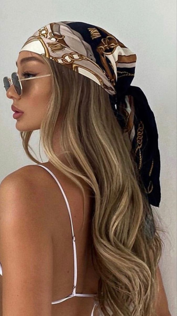 Bandana Style Frisuren- Trends für den Sommer 2022 Piraten-Look blonde straehnchen
