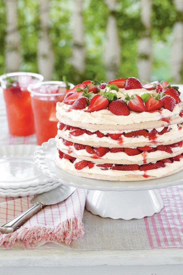 Erdbeer Basilikum Torte – frisches Rezept fuer alle sommerliche Anlaesse leckere sommerliche frische torte