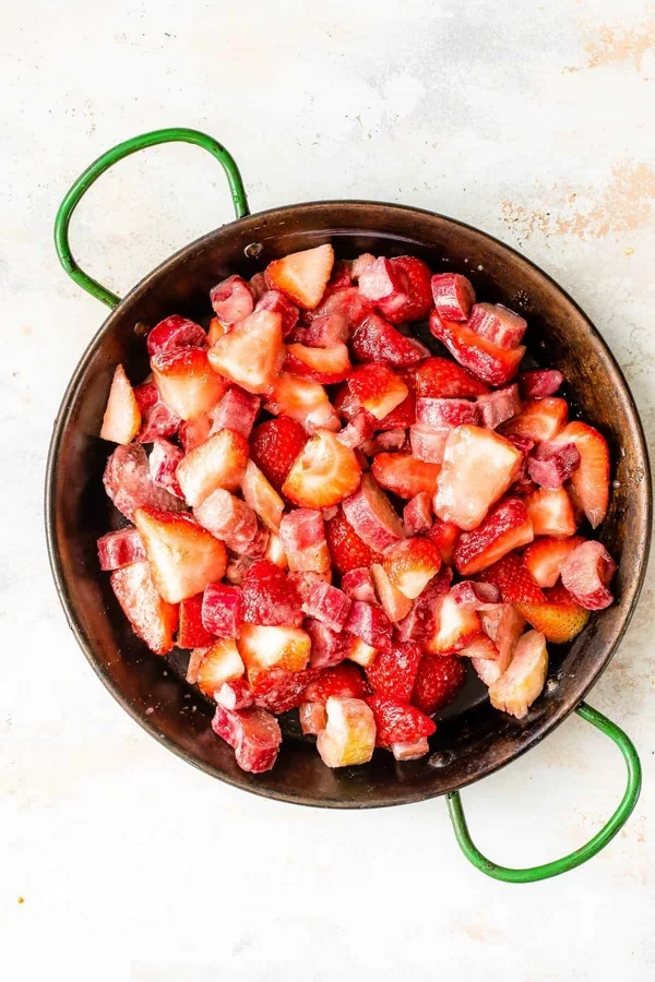 Erdbeer Rhabarber Streuselkuchen