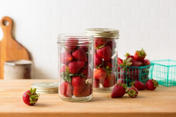 Erdbeeren lagern, einfrieren, trocknen – Tipps fuer langanhaltende Frische beeren lagern allerbeste methode einmachglas