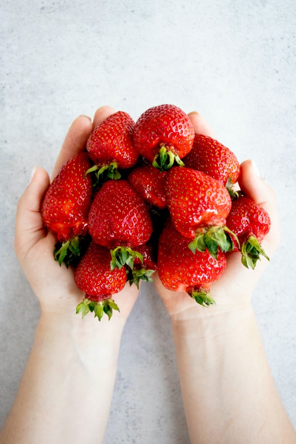 Erdbeeren lagern, einfrieren, trocknen – Tipps fuer langanhaltende Frische leckere rote schoene beeren