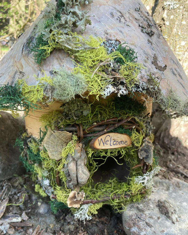 Gartendeko mit Birkenholz – traumhafte Ideen mit symbolischer Bedeutung feenhaus garten ideen birke