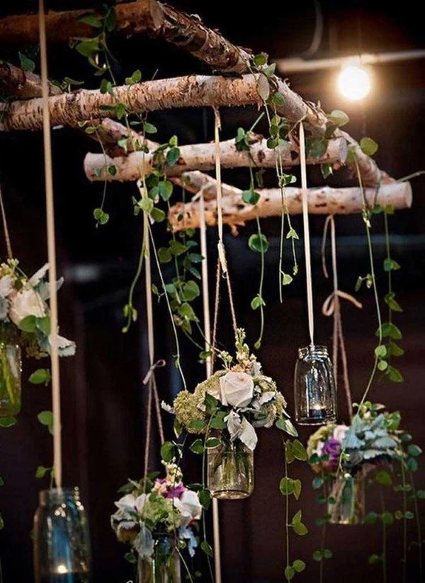 Gartendeko mit Birkenholz – traumhafte Ideen mit symbolischer Bedeutung haengende deko mit birke und einmachglas