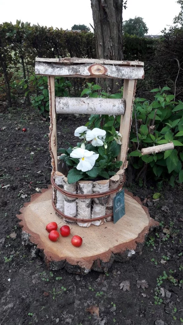 Gartendeko mit Birkenholz – traumhafte Ideen mit symbolischer Bedeutung mini brunnen blumentopf