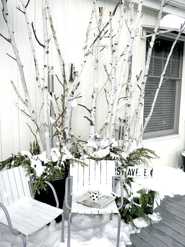 Gartendeko mit Birkenholz – traumhafte Ideen mit symbolischer Bedeutung winter traum patio deko schnee