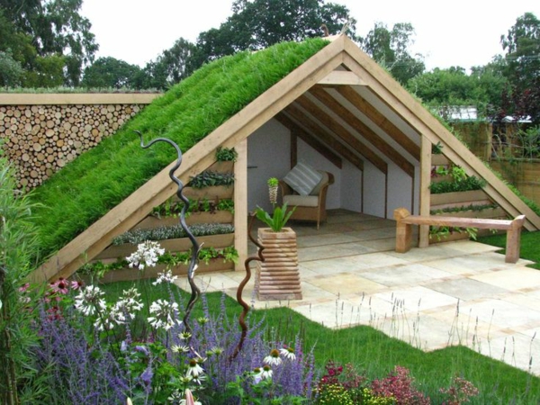 Gartenpavillon DIY Ideen mit rosen bewachsen begruentes dach