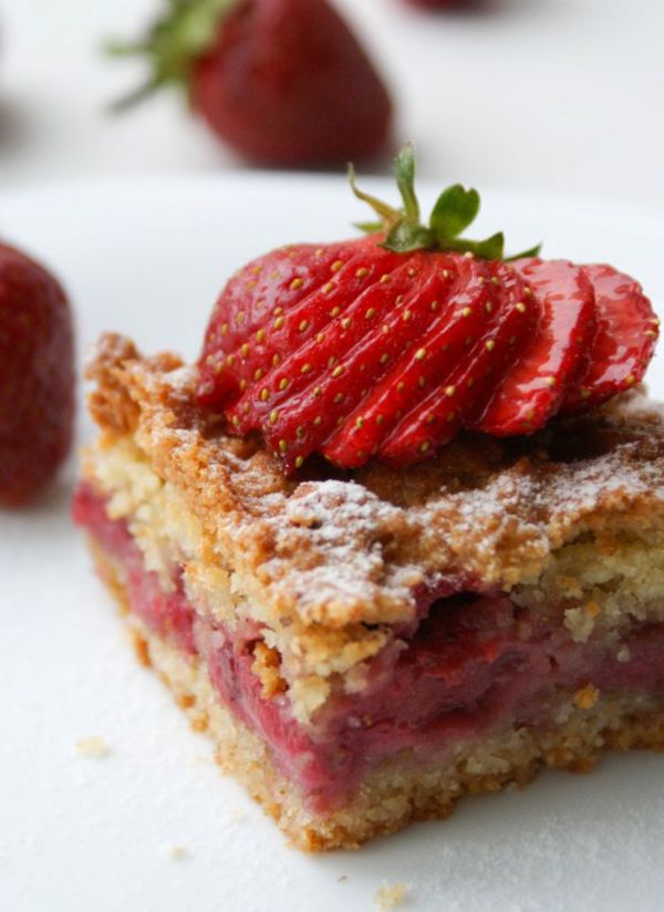 Kuchen Ideen Leckere Trends mit Aufschnitten von Erdbeeren
