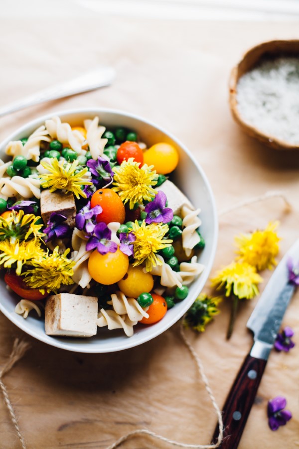 Loewenzahn essen – 4 einfache Rezeptideen mit der sonnengelben Heilkraut bunter salat essbare blumen