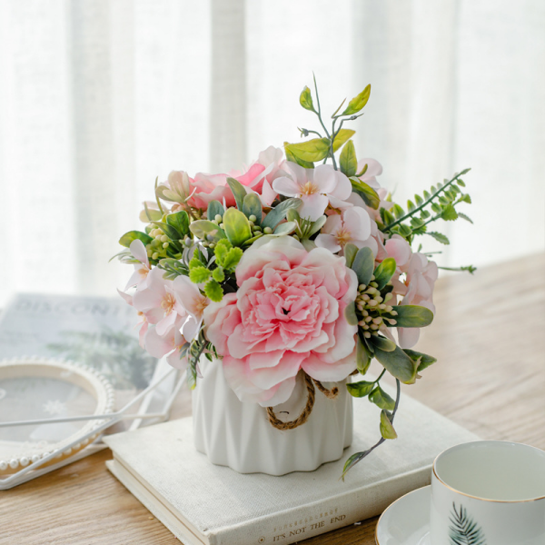  Pfingstrosen in der Vase sich mit anderen Blumen gut kombinieren wie Ranunkel Freesien grüne Blätter