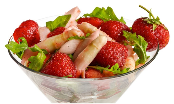 Spargelsalat mit Erdbeeren spargel gesund abschmecken