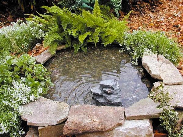 Zen Garten - moderne Wasserquelle