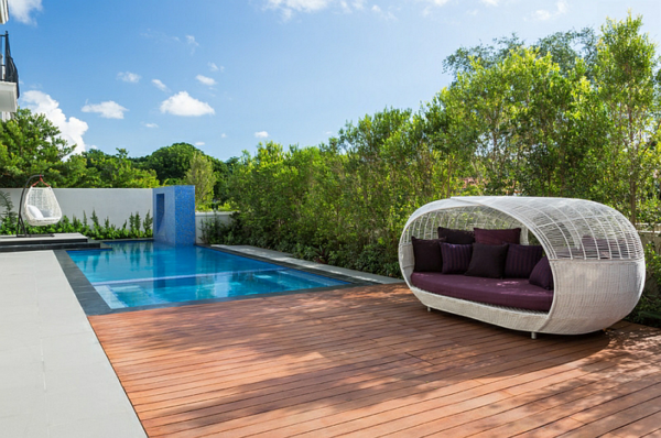 outdoor daybed am pool