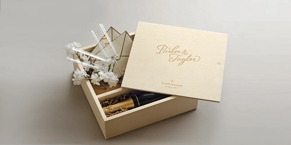 Bastelideen Hochzeitsgeschenk personalisieren Holzkiste selber machen