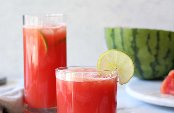 Durstlöscher hydrierende Sommergetränke Wassermelonensaft enthält viel Wasser schmeckt lecker