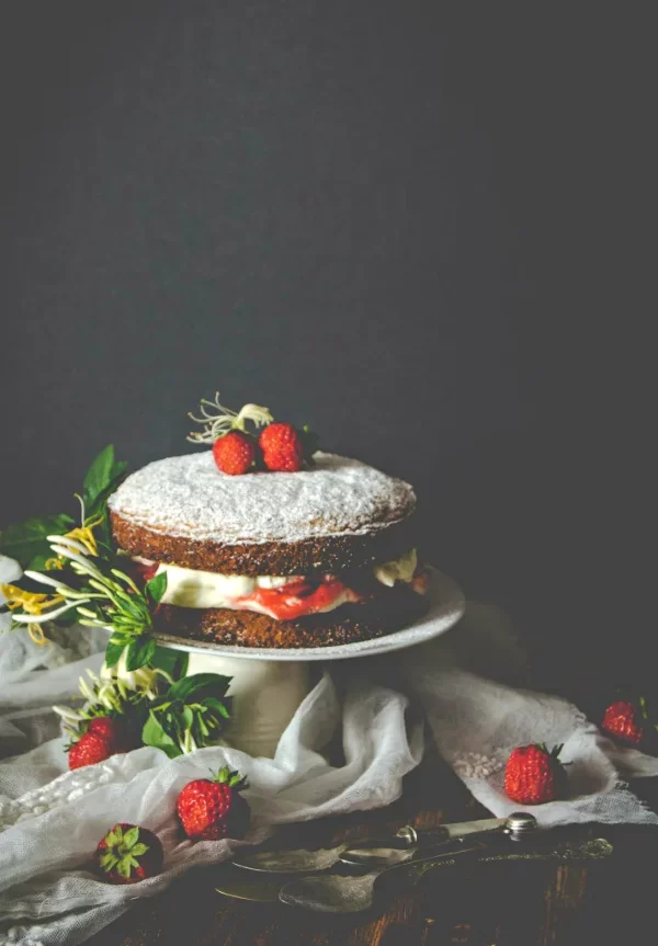 Erdbeer Rhabarber Torte – einfaches Rezept wie vom Konditor einfache nake cake torte idee