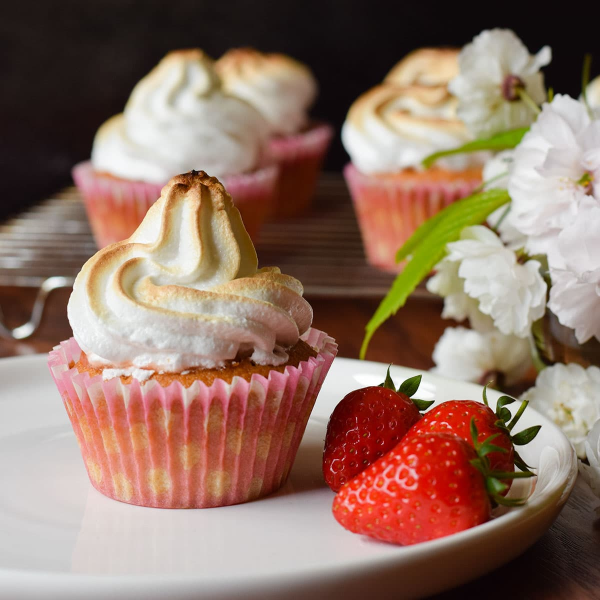 Erdbeer Rhabarber Torte – einfaches Rezept wie vom Konditor muffins mit erdbeeren und meringue