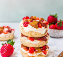 Erdbeer Rhabarber Torte – einfaches Rezept wie vom Konditor