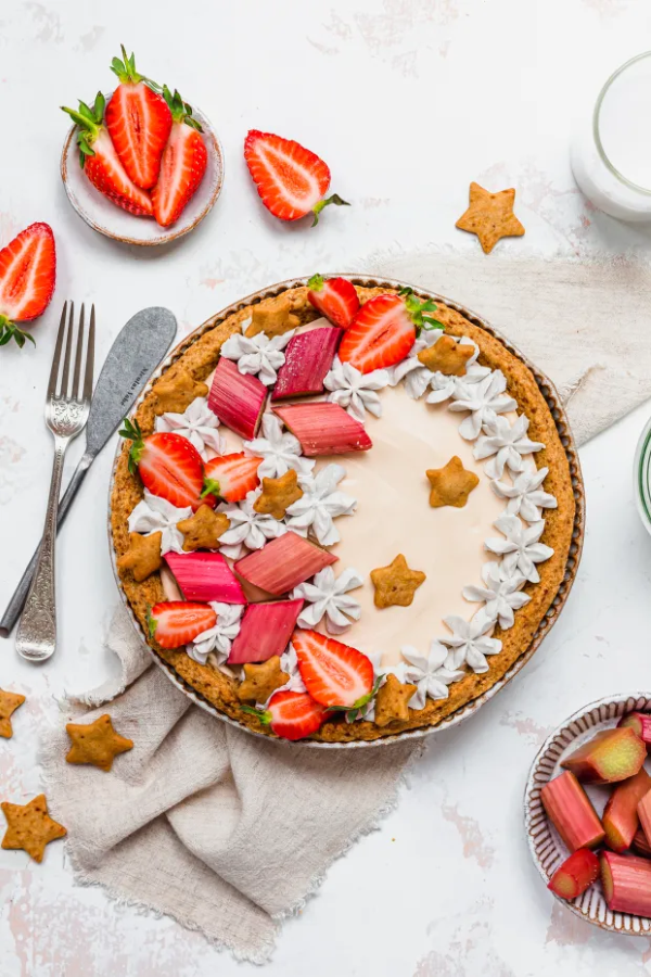 Erdbeer Rhabarber Torte – einfaches Rezept wie vom Konditor tart mit frischem obst