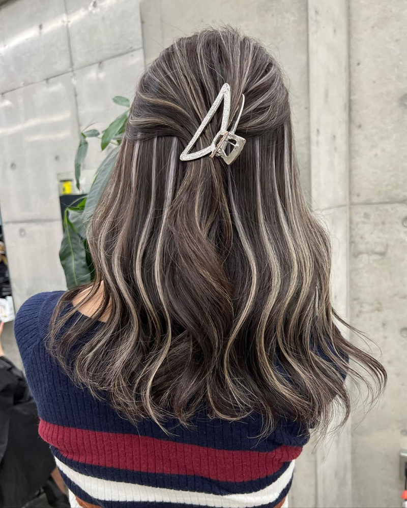 Faerbetechniken fuer duennes Haar – 3 Trends versprechen mehr Volumen straehnchen auf dunkle haare