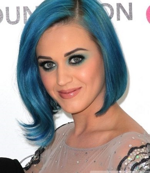 Katy Perry Flicked Bob Frisur in Blau Trendfrisuren 2022