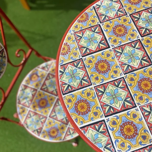 Mosaiktisch selber machen – kunstvolle Bastelideen fuer Wohnraeume und Garten interessante muster ideen stuhl tisch