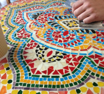 Mosaiktisch selber machen – kunstvolle Bastelideen für Wohnräume und Garten