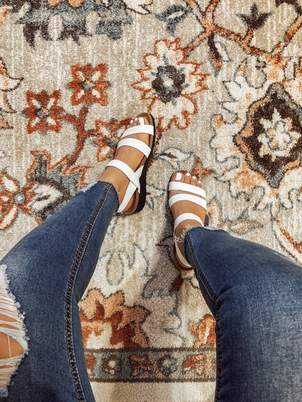 Sandalen im Weiß Sommer Schuhtrends 2022