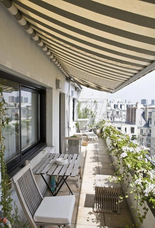 Sonnenschutz Ideen fuer Terrasse und Balkon streifen modern romantisch italien