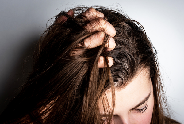 Trockenshampoo selber machen – schnelle und wirkungsvolle Rezepte fettige haare leicht bekaempfen