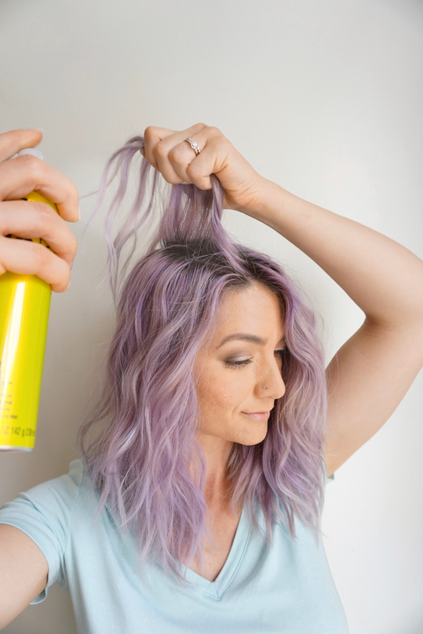 Trockenshampoo selber machen – schnelle und wirkungsvolle Rezepte trockenes shampoo fuer bunte haare