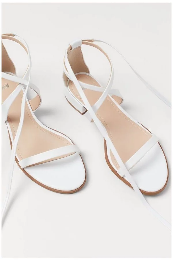 elegante weiße Sandalen Sommer Trends 2022