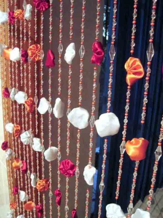 fliegenvorhang diy ideen mit perlen und kunstblumen