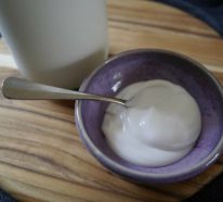 Wie kann man Kokosjoghurt selber machen und warum ist er gesund?