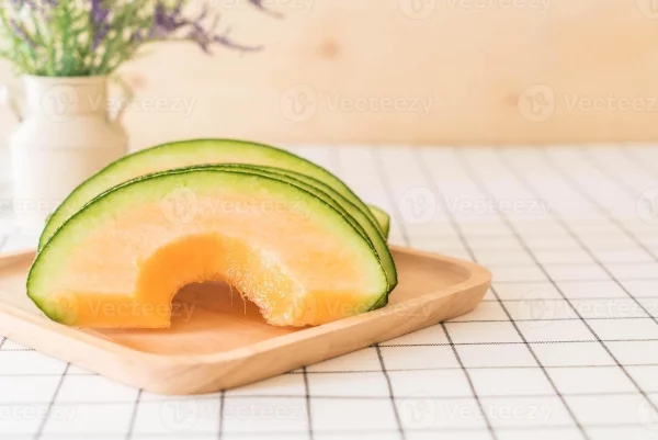 Cantaloupe-Melone kleine orangefarbene Melone in Scheiben geschnitten natuerliche Qualle für Vitamin C
