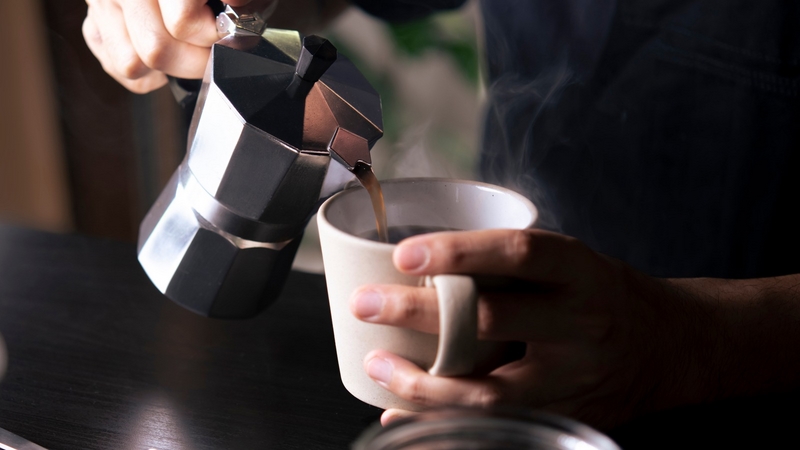 Barista,Pouring,Coffee,From,Moka,Pot,Coffee,Maker,To,A