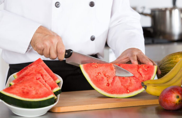Wassermelonen länger frisch halten in Scheiben schneiden essen sofort den Durst stillen