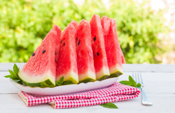 Wassermelonen länger frisch halten in Scheiben schneiden sofort essen