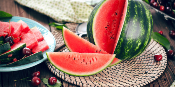 Wassermelonen länger frisch halten reife Sommerfrucht Klopftest machen Reifegrad feststellen