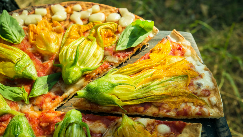 Zucchiniblueten – 2 koestliche Rezeptideen nach italienischer Art gefuellte zucchini auf pizza