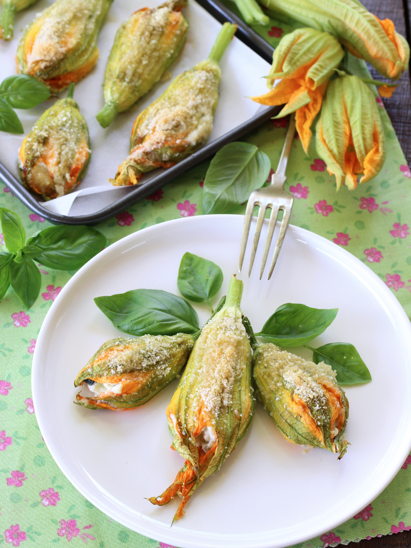 Zucchiniblueten – 2 koestliche Rezeptideen nach italienischer Art zucchini gefuellt gebraten